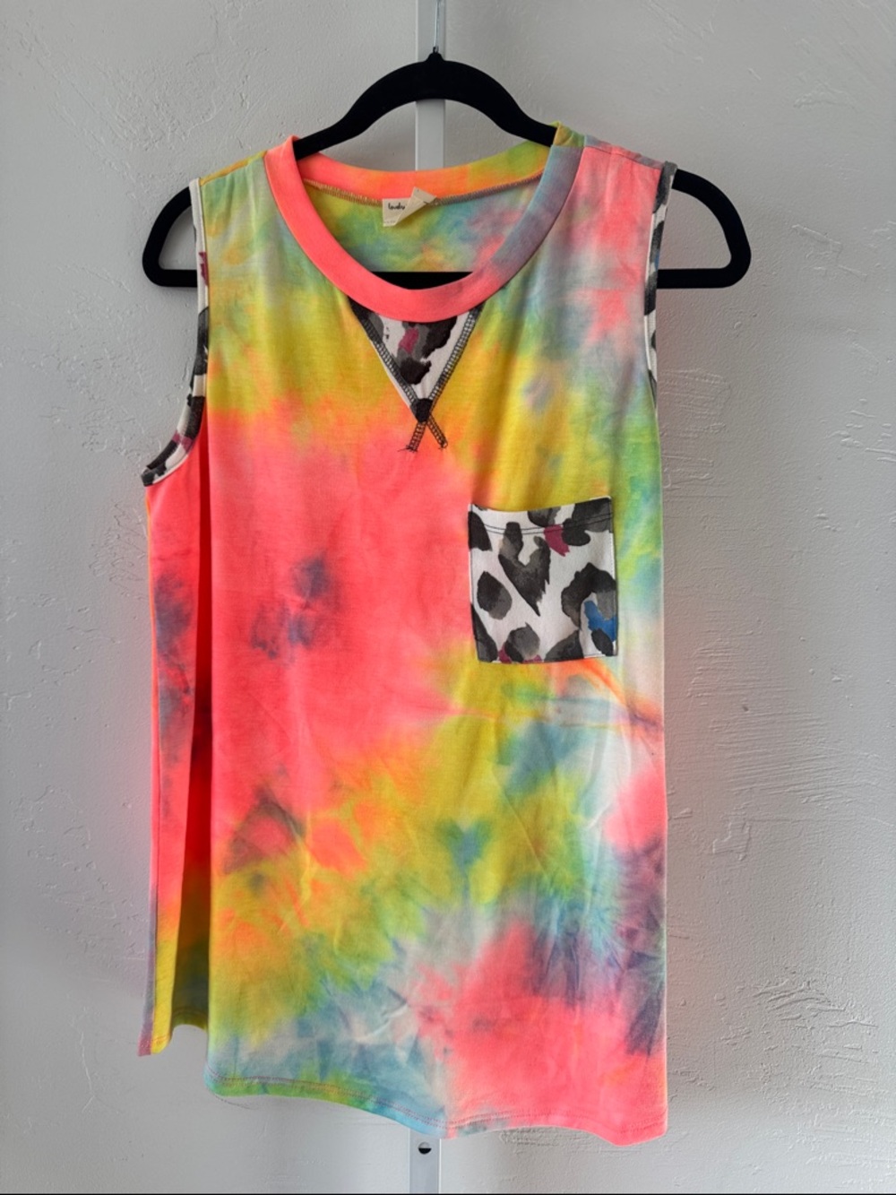 Tie-Dye Sleeveless Tank with Leopard Print Pocket - Multicolor - Picture 2 of 5